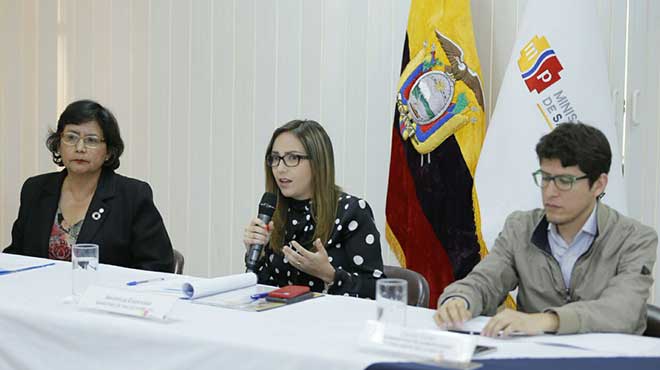 Gina Tambini (OPS), Vernica Espinosa y Carlos Durn (MSP).