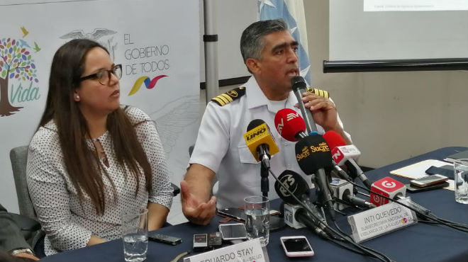 Inti Quevedo, subsecretaria nacional de Vigilancia del MSP y Pablo Herrera, gerente del Hospital Naval de Guayaquil.