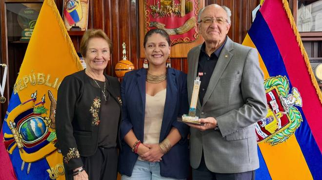 Cristina Ayora, Diana Guayanay y Jaime Breilh.
