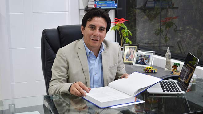Napolen Salgado, especialista en Ciruga Baritrica del Hospital Metropolitano