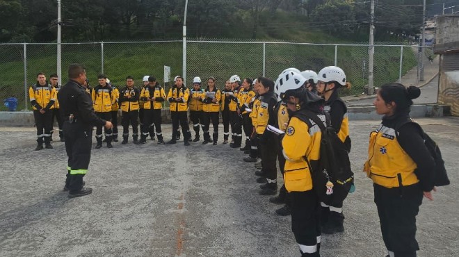 Los estudiantes de primer semestre recibieron sus emblemticos uniformes.