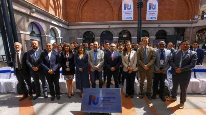 Participantes en el primera reunin llevada a cabo en Quito.