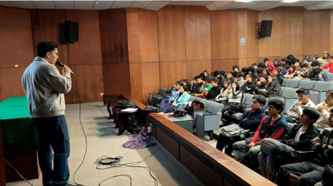 Charla en la Facultad de Ingenier�a y Ciencias Aplicadas.