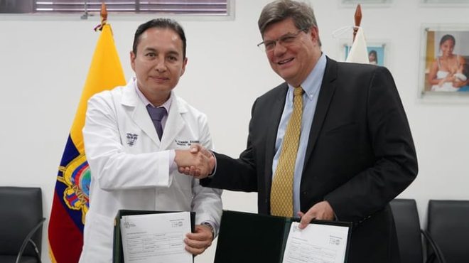 Franklin Encalada, ministro de Salud, y Markus Behrend, representante de UNFPA Ecuador.