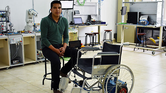 Ronal Ponce, estudiante de la UTE.