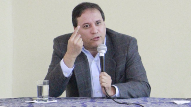 Simn Cueva, ministro de Finanzas.