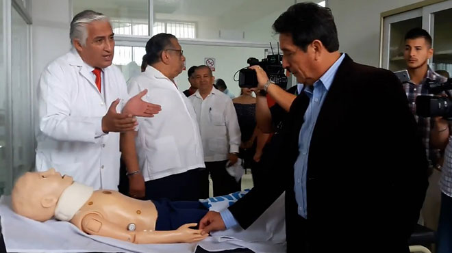 V�ctor Heredia, docente de Medicina y Miguel Camino, rector de la ULEAM.