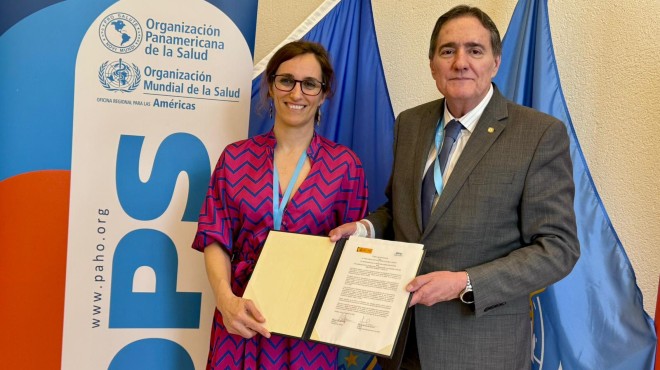 Mónica García Gómez, ministra de Sanidad de España; y Jarbas Barbosa, director de OPS.