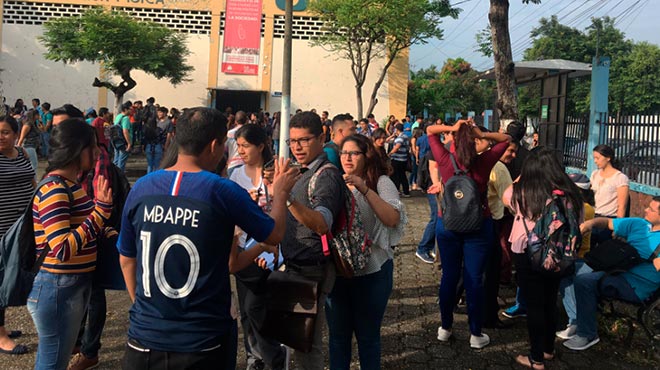 Estudiantes de Medicina de modalida anual y semestral de la Universidad de Guayaquil.