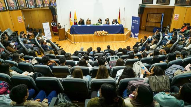 Presentación de la nueva obra de Medicina.
