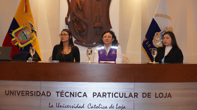 Ponentes del encuentro 'Dilogos ticos: El uso irrazonable de los antibiticos: una mirada tica'.