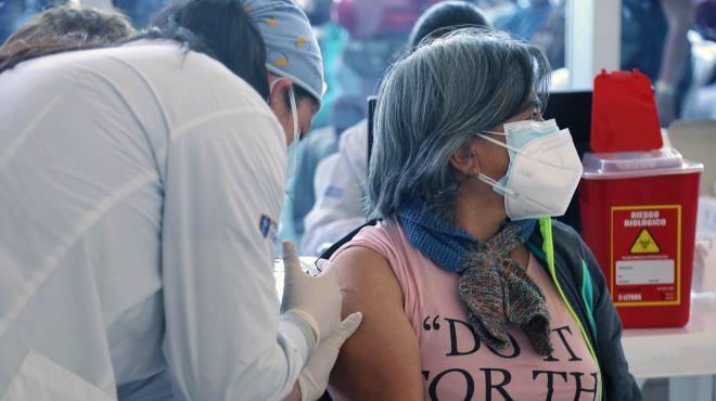 La vacunacin contra COVID-19 avanza en el Ecuador.