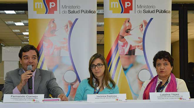 Viceministro de Gobernanza, Fernando Cornejo; ministra de Salud, Vernica Espinosa y subsecretaria de Vigilancia, Catalina Ypez.
